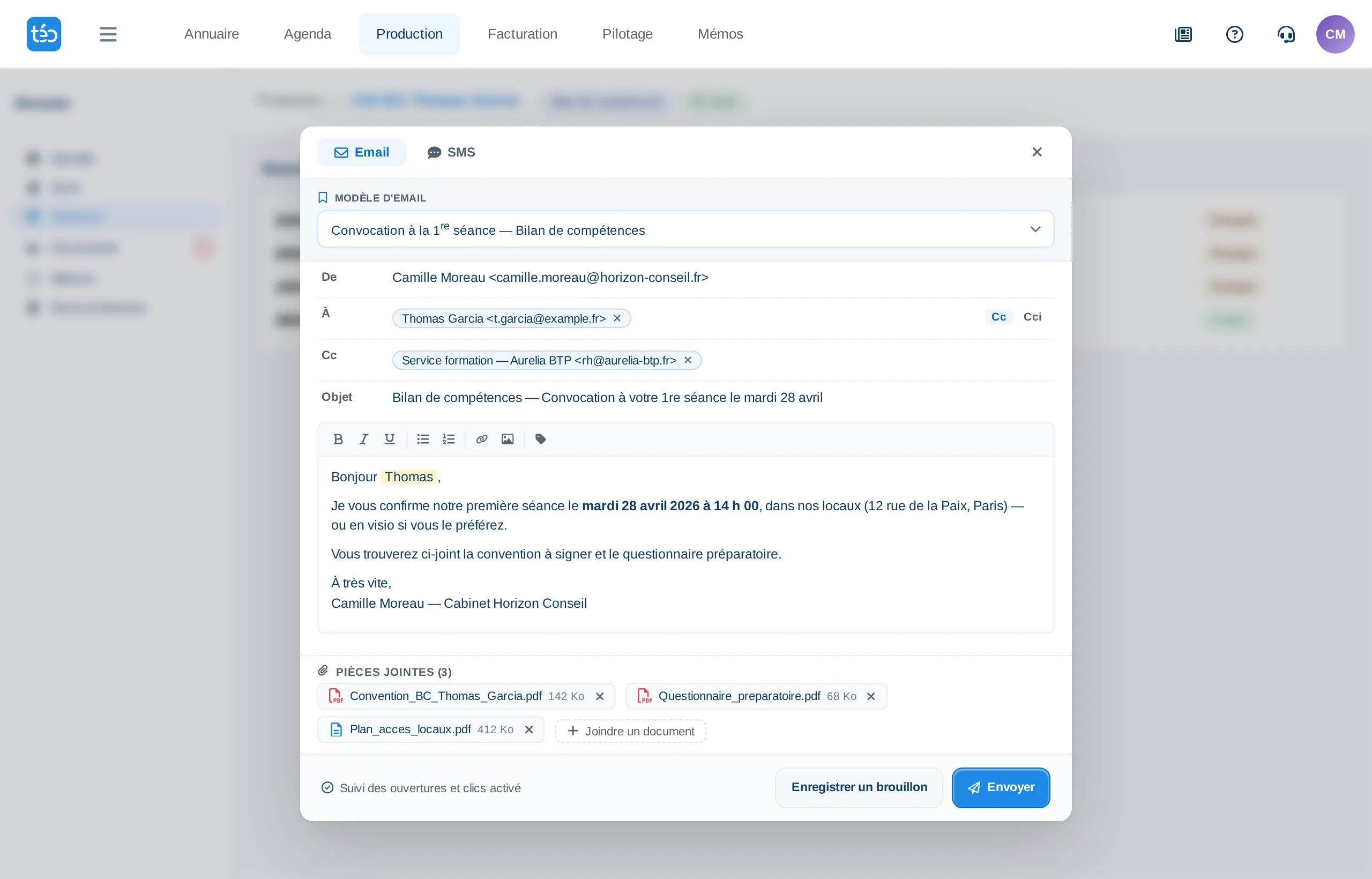 Mockup de l'éditeur d'emails et SMS avec modèles dans téo.